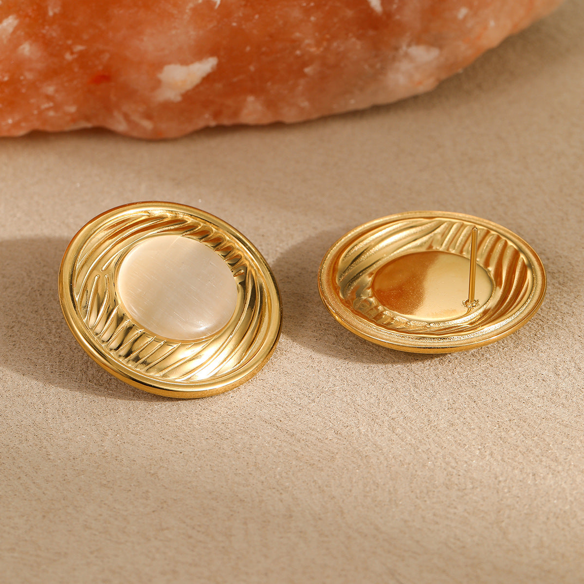 Set di anello e orecchini da donna in acciaio inossidabile placcato, geometrici, irregolari, intrecciati, con lucentezza metallica e stile Instagram audace