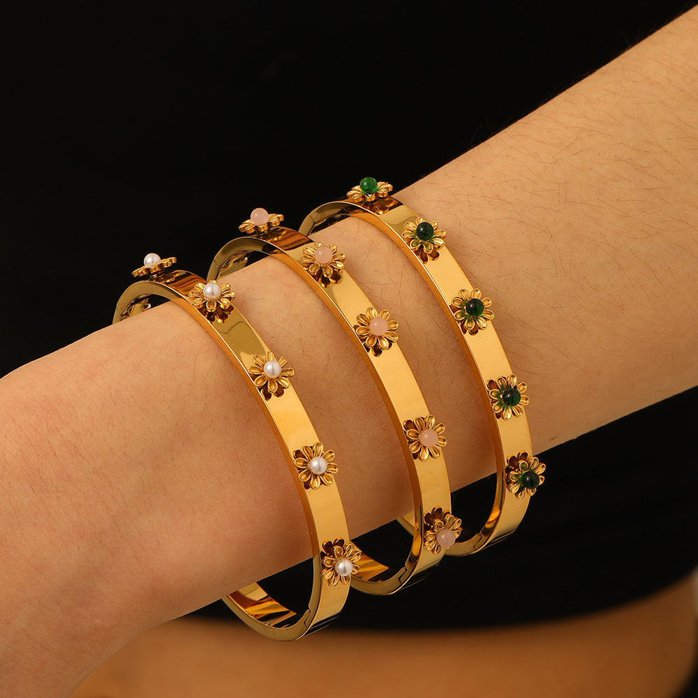 INS Style Geometric Flower-Shaped Polished Stainless Steel Bracelet with 18K Gold Plating Hypoallergenic