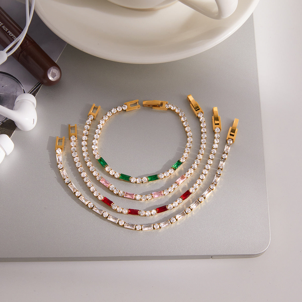 Bracciale da donna in acciaio inossidabile placcato con zirconia cubica geometrica, stile lusso minimalista
