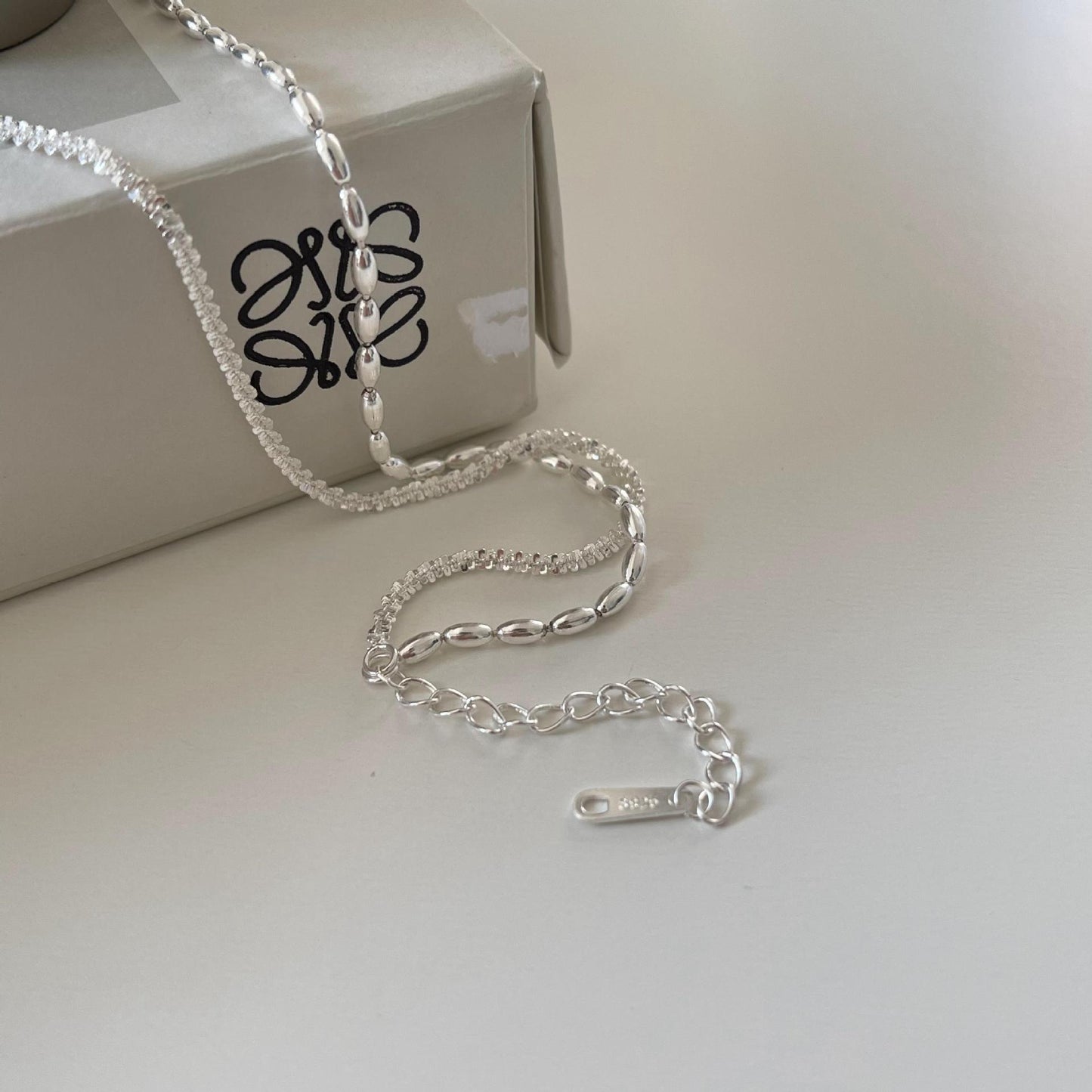 Bracciale in Argento Sterling S925 Minimalista a Forma di Ramo d'Ulivo con Finitura Placcata