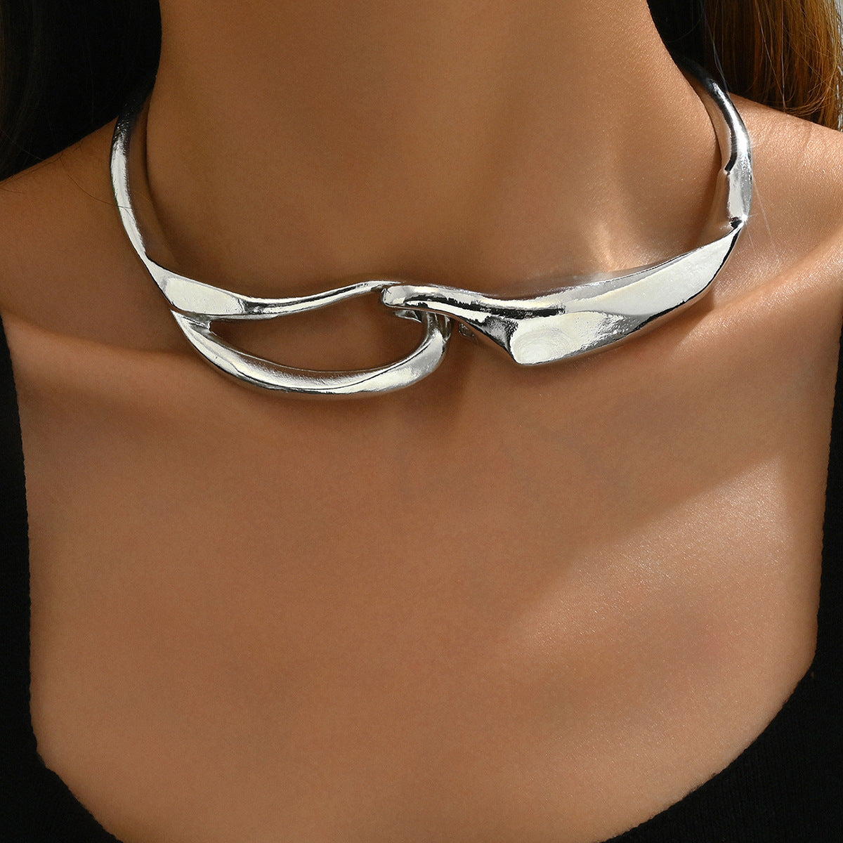 Collar Colgante Geométrico Estilo Hip-Hop para Mujer con Diseño de Doble Capa de Aleación de Zinc y Acabado Galvanizado