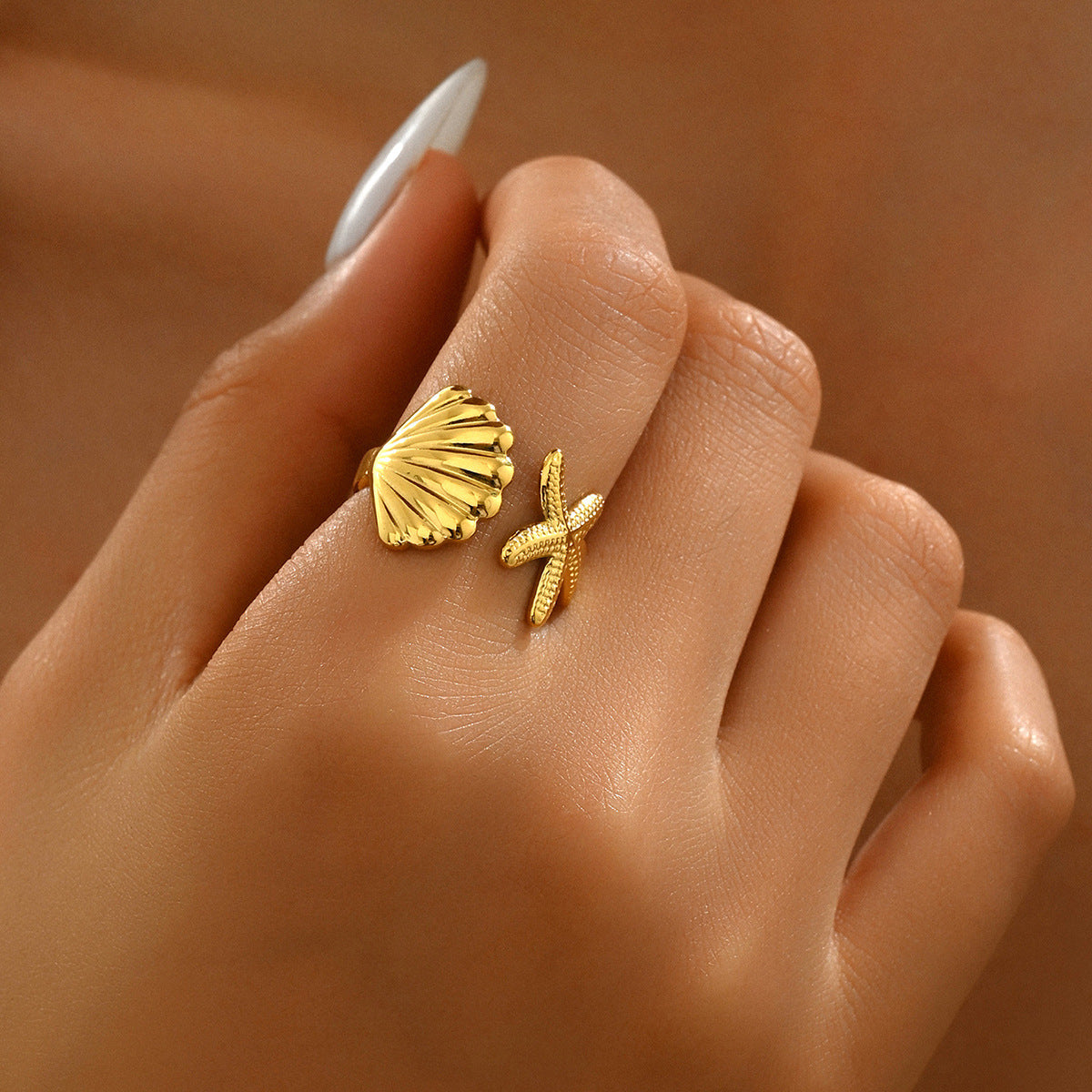 Anillo abierto ajustable de concha marina y estrella de mar minimalista de moda para mujer en cobre chapado