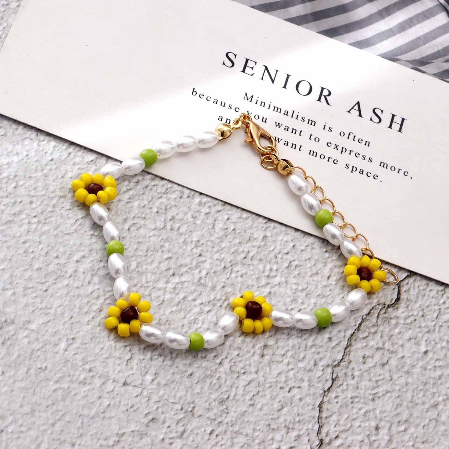 Bohemian Style Daisy Flower Beaded Bracelet for Women with Alloy Base and Electroplated Finish