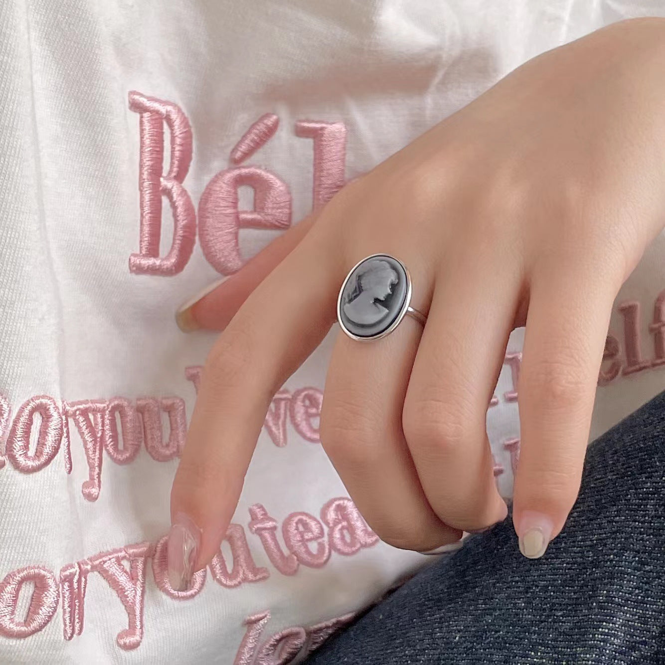 Anello Ovale Minimalista con Ritratto in Argento Sterling 925 Placcato Oro da Donna