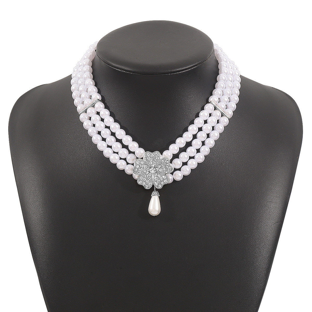 Elegante conjunto de collar con dije floral, perlas de imitación blancas y diamantes de imitación de cristal sobre aleación chapada en oro para mujer
