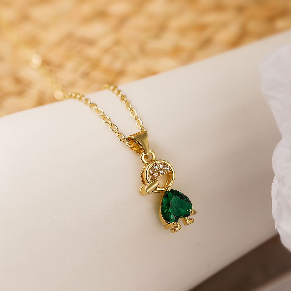Minimalist Heart-Shaped Copper Pendant Necklace with 18K Gold Plating and Zircon for Women