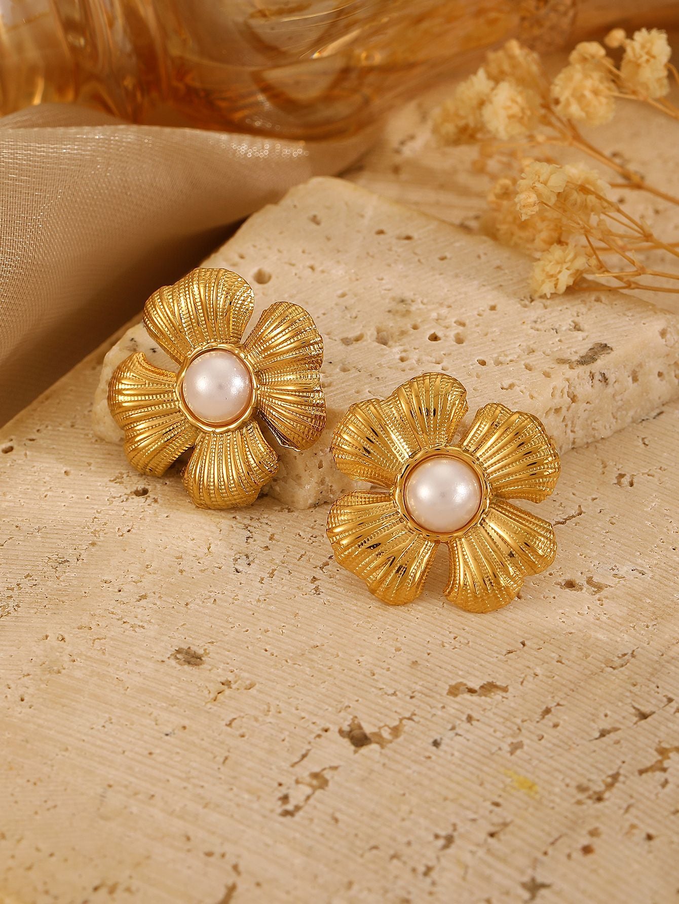 Pendientes Minimalistas Geométricos Cuadrados de Acero de Titanio para Mujer con Acabado Chapado y Diseño Moderno