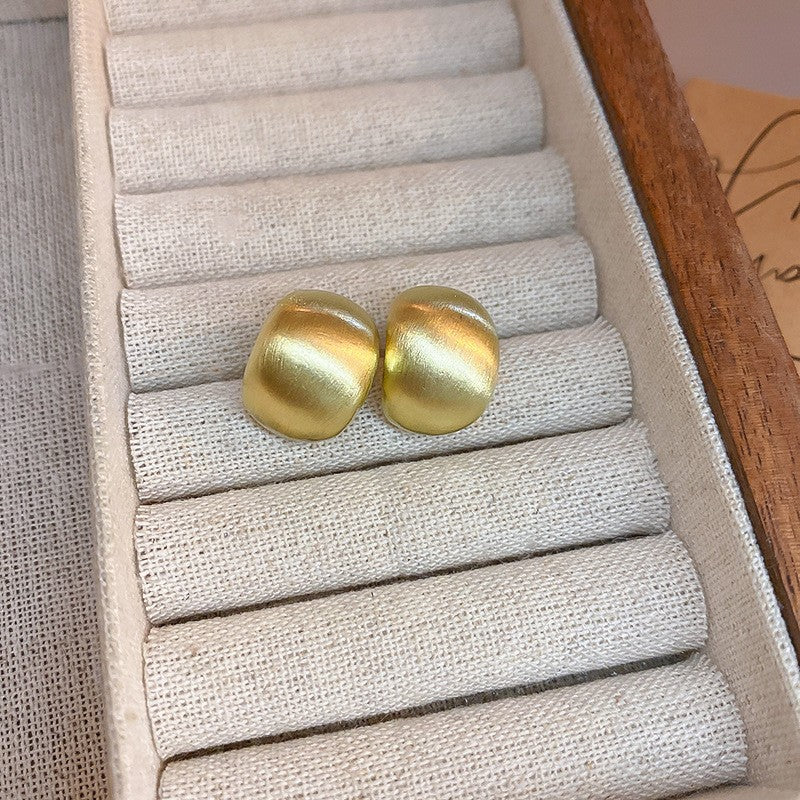 Orecchini da donna geometrici minimalisti in metallo con finitura lucida e placcatura in oro, per l'uso quotidiano