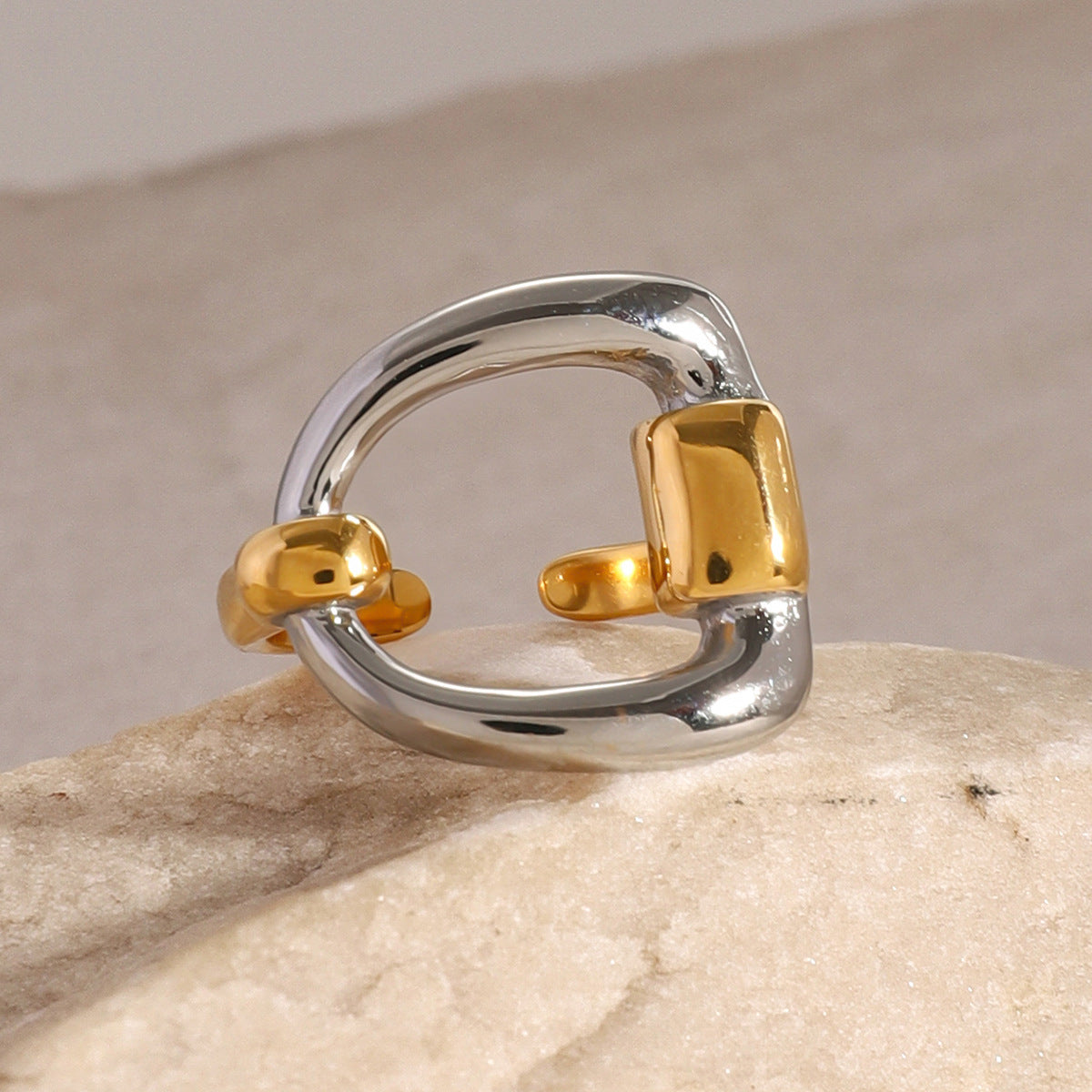Anello a Lettera Minimalista in Acciaio Inossidabile Placcato Oro e Argento da Donna