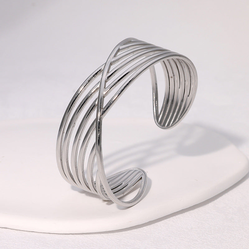 Minimalist Geometric Cold-Tone Bracelet with Heart and Floral Motifs in Gold-Plated Stainless Steel for Women