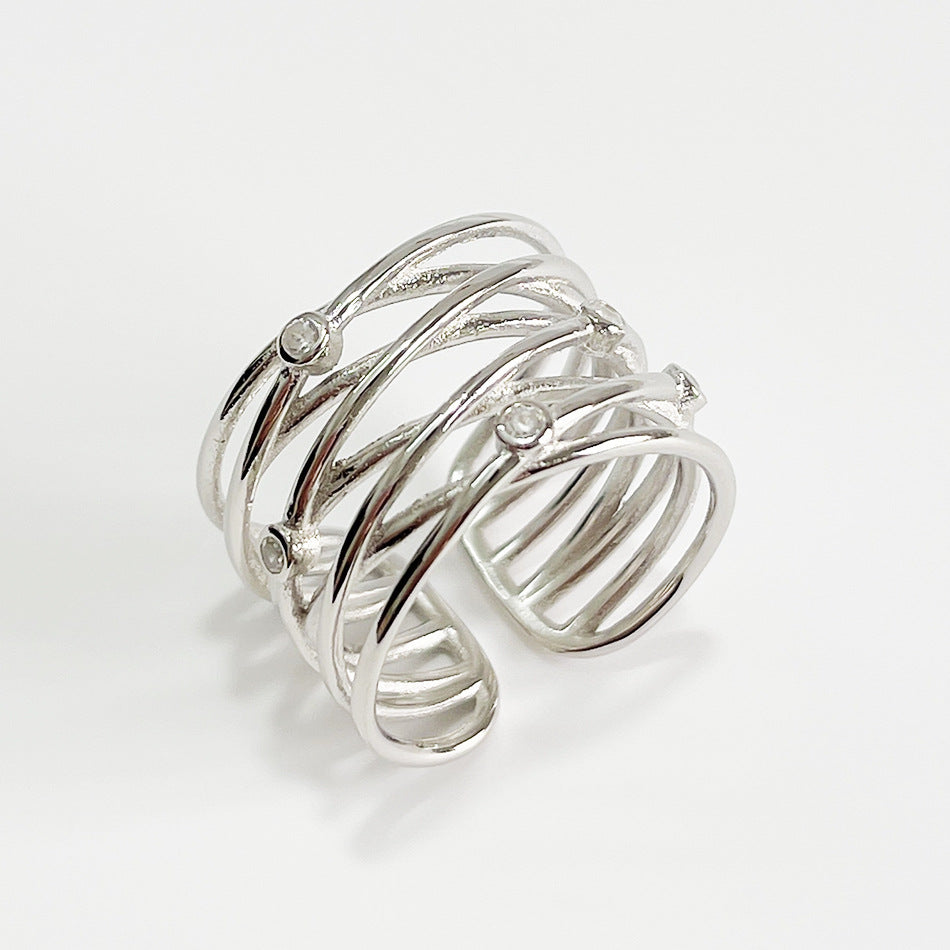Anillo Minimalista de Plata de Ley 925 con Diseño Geométrico de Líneas Cruzadas Bañado