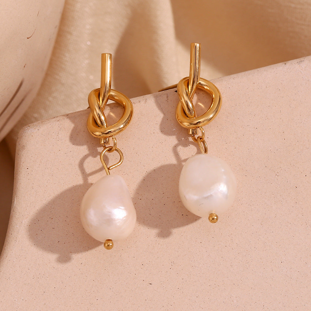 Orecchini a perno geometrici minimalisti in acciaio inossidabile con placcatura in oro 18 carati e perle d'acqua dolce per donna