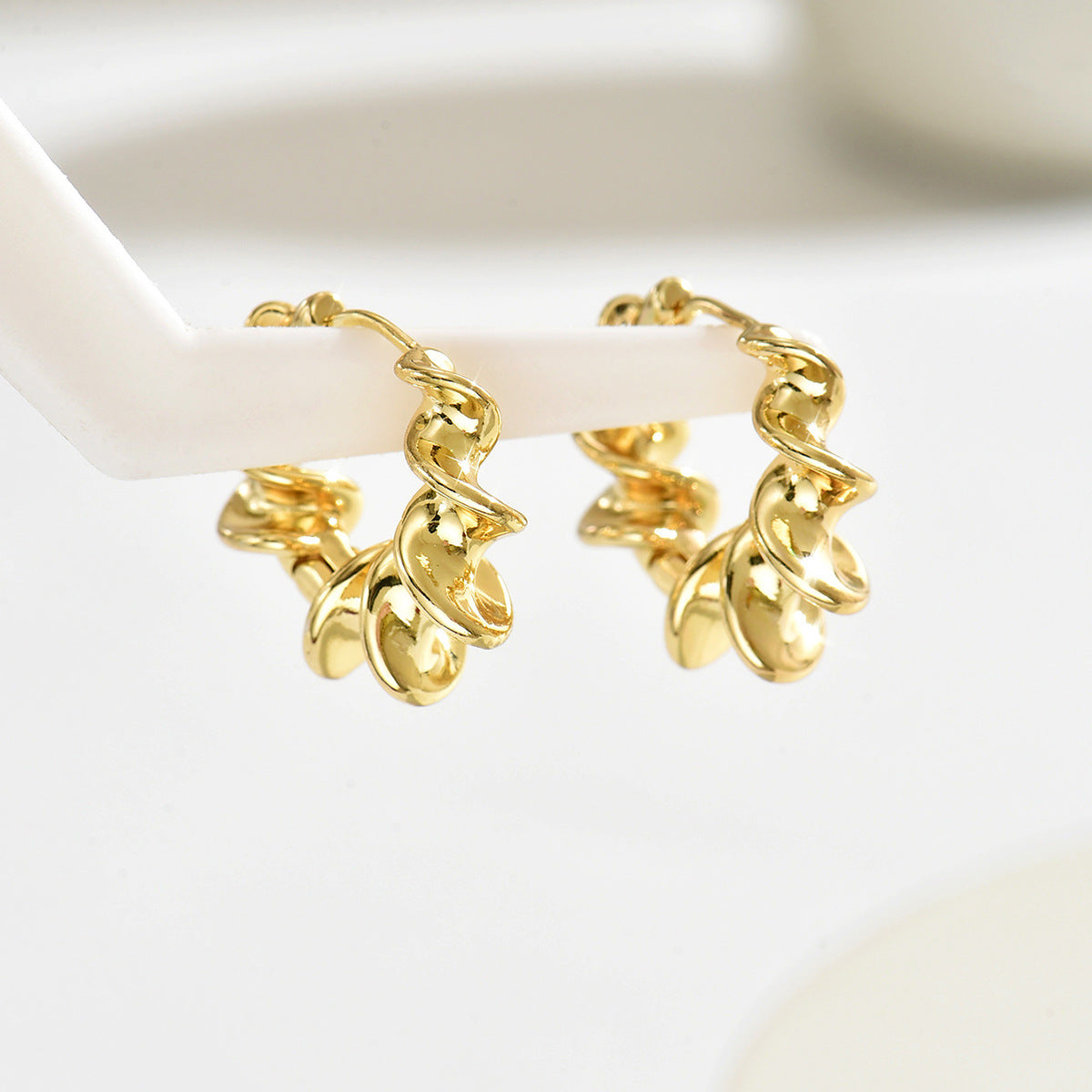 Pendientes Minimalistas Geométricos de Aleación de Zinc con Acabado Chapado para Mujer, Diseño de Puntos Elípticos y Circulares, Joyería de Oreja Versátil y a la Moda