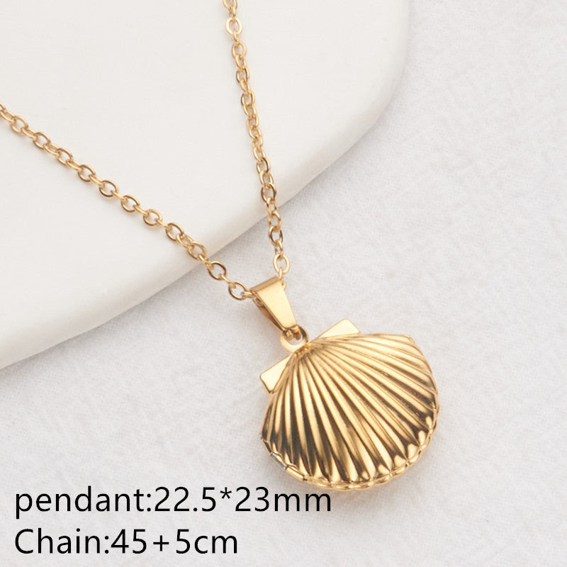Collana con ciondolo a forma di cuore in acciaio inossidabile stile INS con montatura in acciaio al titanio e finitura in argento/oro galvanizzato