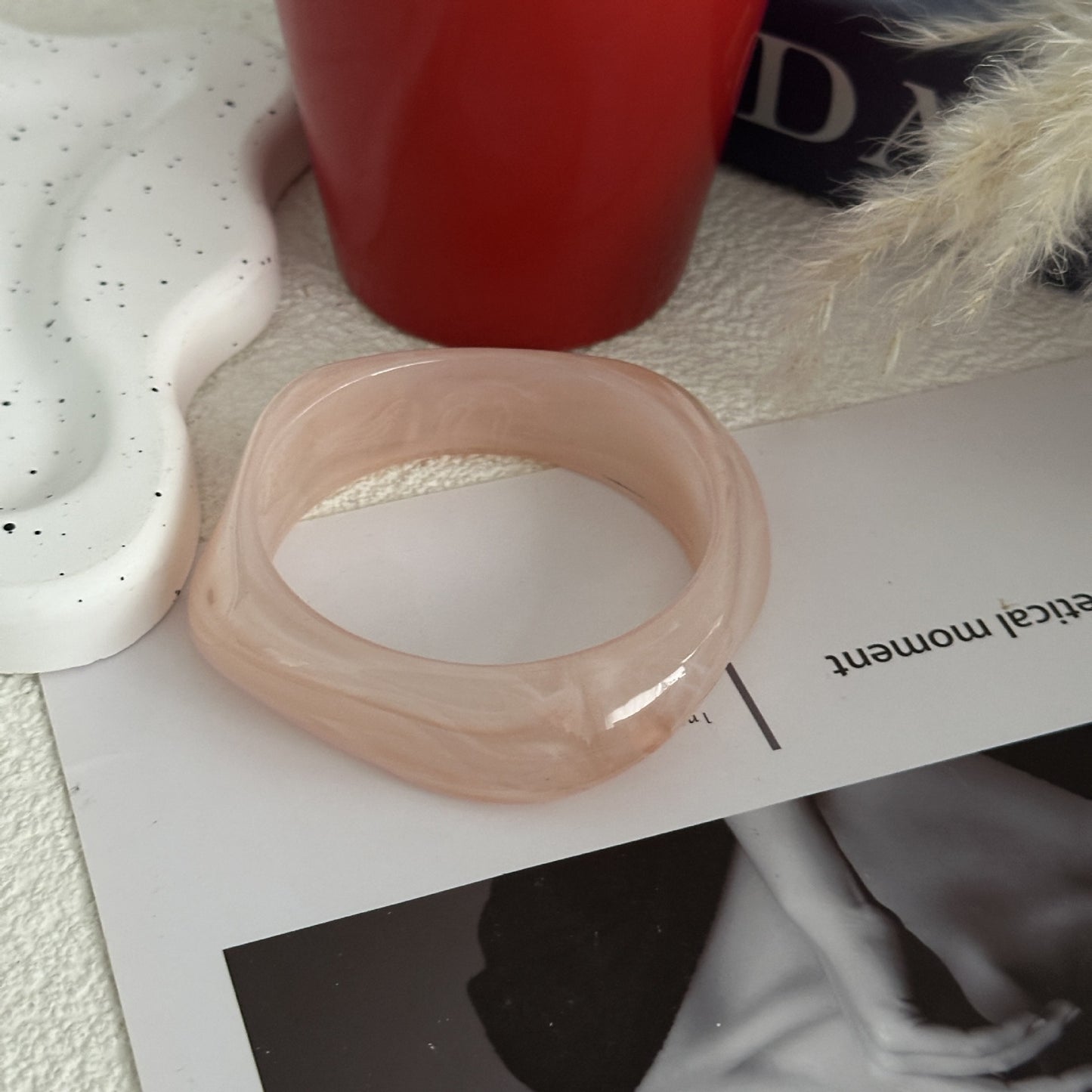 Conjunto de pulseras de tubo curvo de acrílico geométrico de aceite de goteo vintage