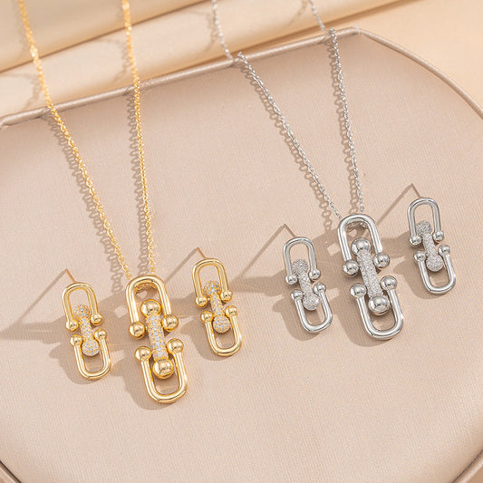 Set Collana con Ciondolo a Naso di Maiale Lusso Minimalista con Intarsi in Zircone in Acciaio al Titanio e Finitura Placcata Oro 18K per Donna