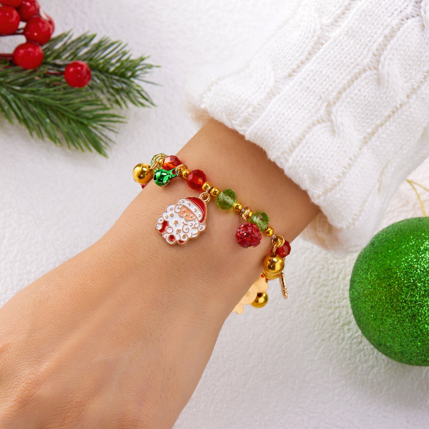 Braccialetto Elastico alla Moda a Tema Natalizio con Ciondoli di Babbo Natale e Fiocco di Neve, Gioielli Artigianali da Donna in Lega di Zinco per le Feste
