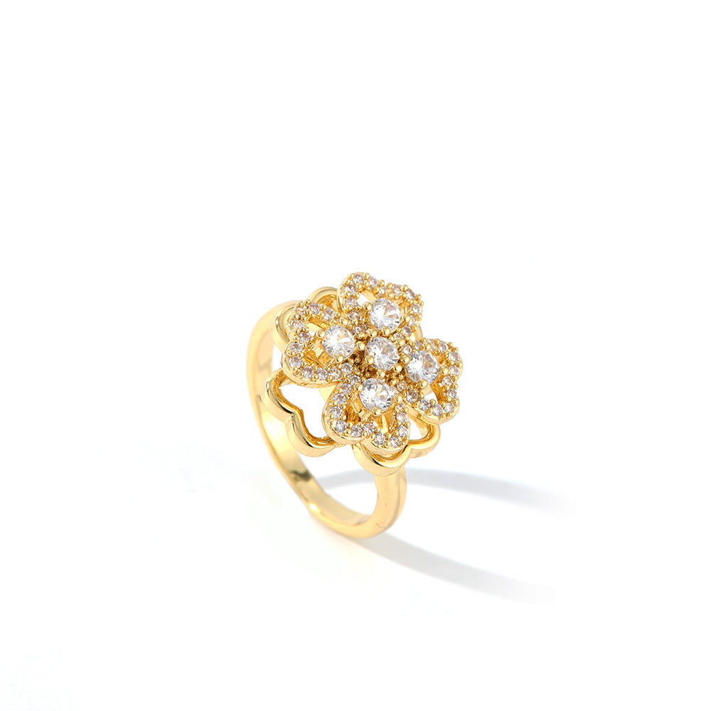 Anello Minimalista a Trifoglio in Rame con Intarsio di Strass e Finitura Placcata per Uomo e Donna