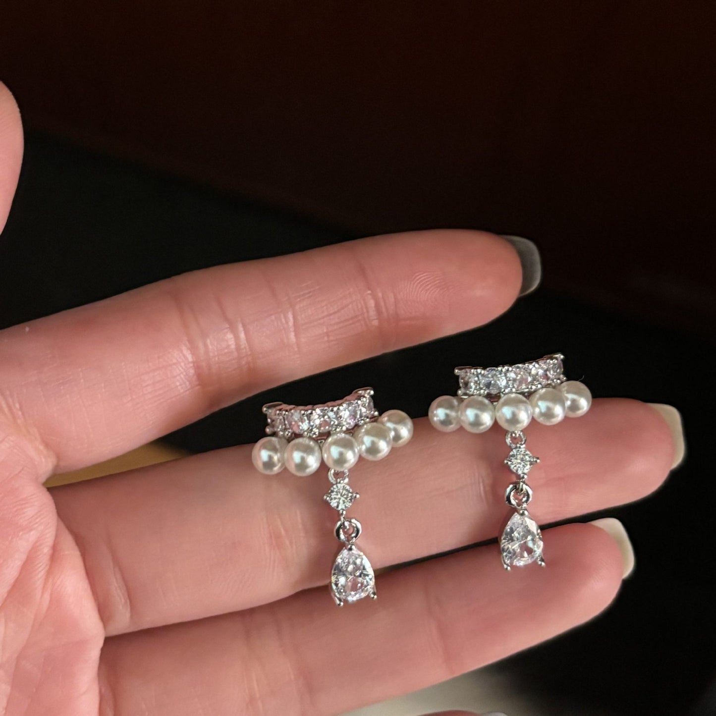 Elegantes Pendientes de Perlas con Forma de Gota de Agua y Circonitas Incrustadas para Mujer, Ligeros, Estilo Earcuff, Adecuados para Uso Diario y Estilo de Oficina