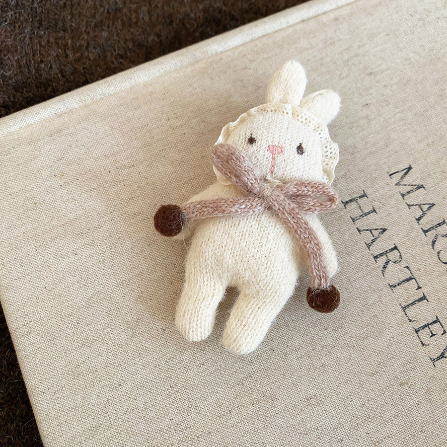 Spilla da donna fatta a mano con orso e gatto floccati, simpatico accessorio a forma di animale cartone animato in stile casual e per il pendolare alla moda