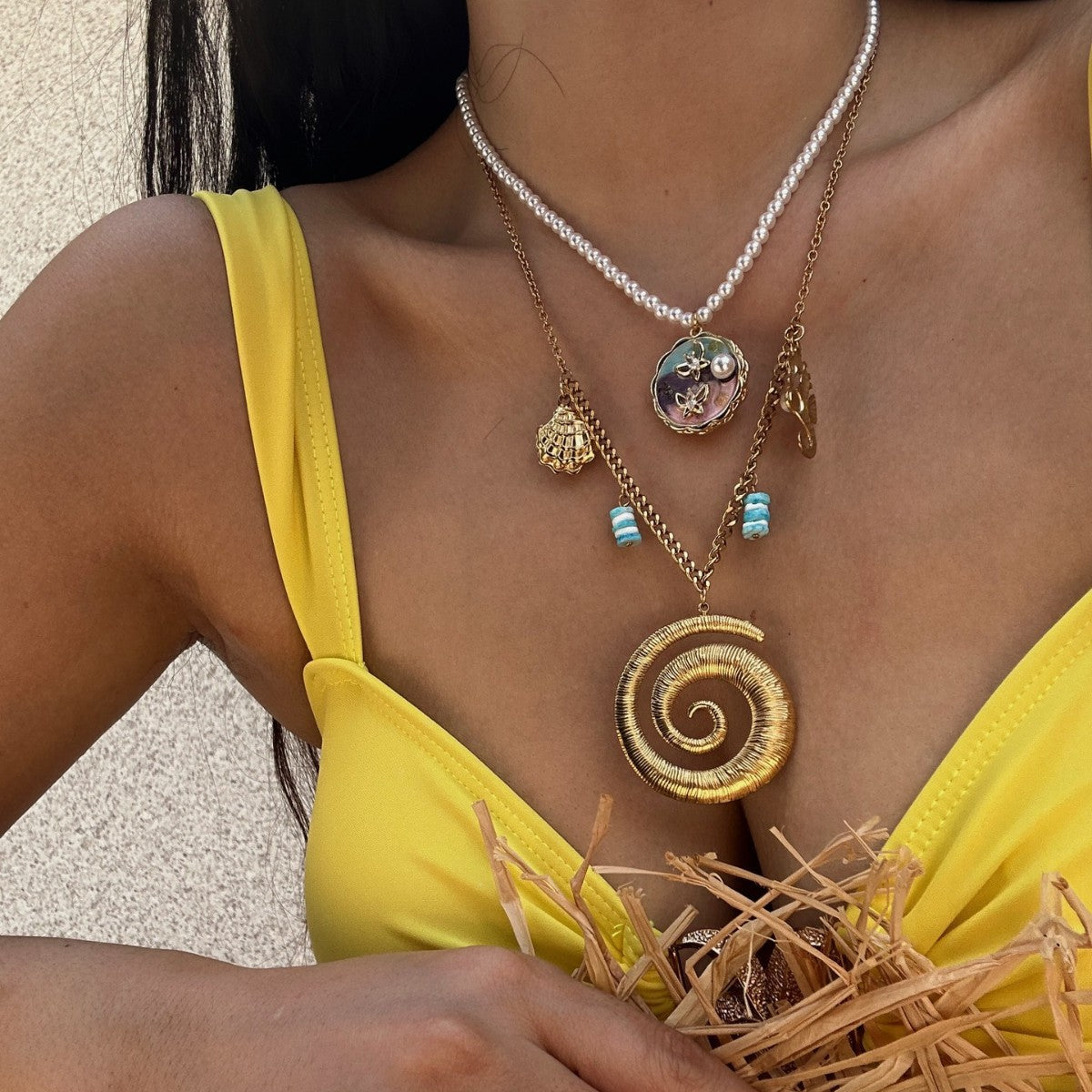Casual 18K Gold Plated Geometric Stainless Steel Necklace with Rhinestone Shell Pendant for Women