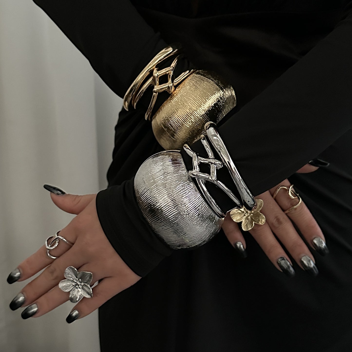 Set di bracciali a polsino placcati in lega geometrica per impieghi gravosi