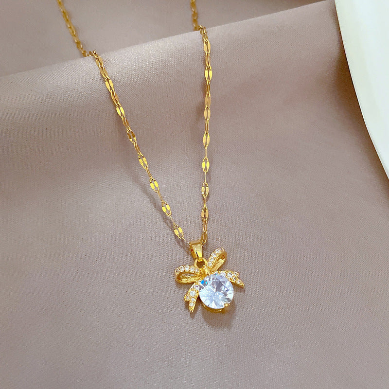 Collar de lujo con colgante de mariposa de acero de titanio para mujer con diseño geométrico y delicada cadena de medallón