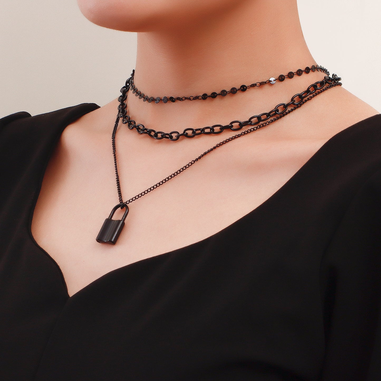 Minimalist Geometric Pendant Necklace for Women with Electroplated Alloy Chain and Heart Charm
