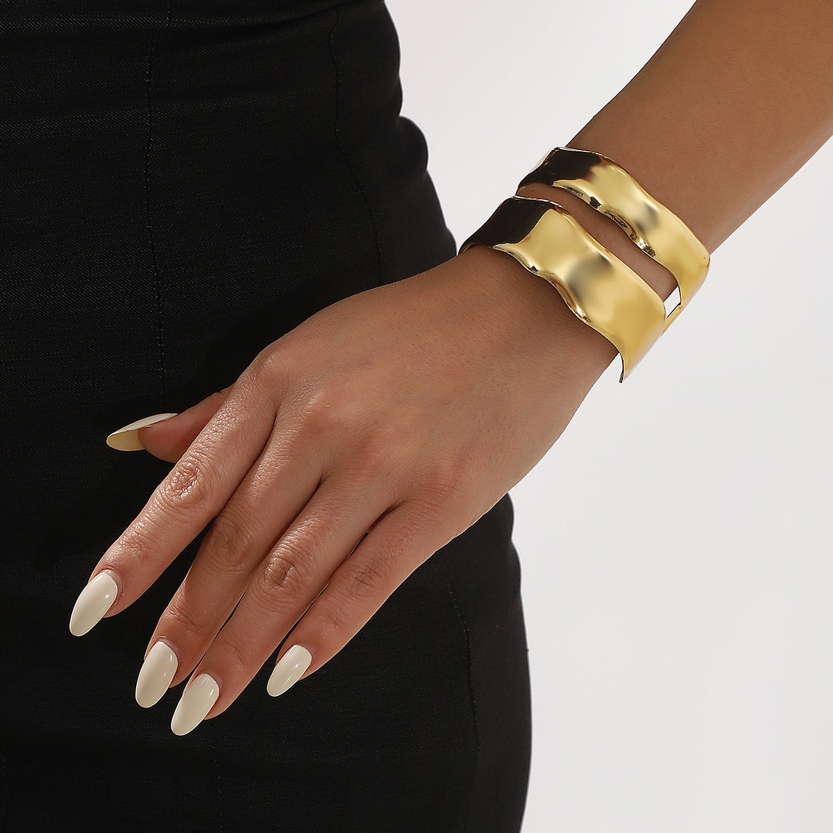 Bracciale rigido geometrico minimalista in metallo placcato da donna