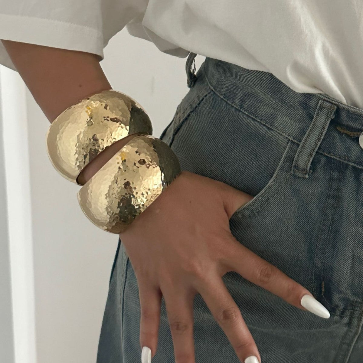 Bracciale in lega ovale martellato geometrico minimalista