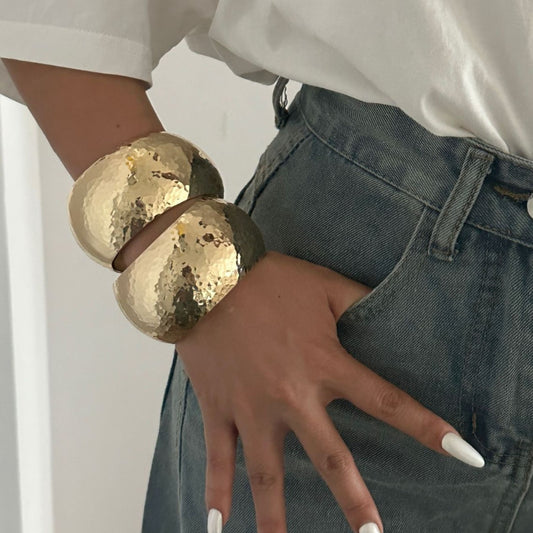 Pulsera minimalista de aleación con forma ovalada geométrica y martillada