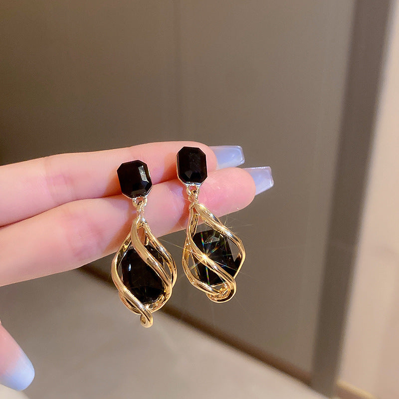 Luxury Style Heart-Shaped Enamel Gold-Plated Silver Needle Earrings for Women with Minimalist Black Accent
