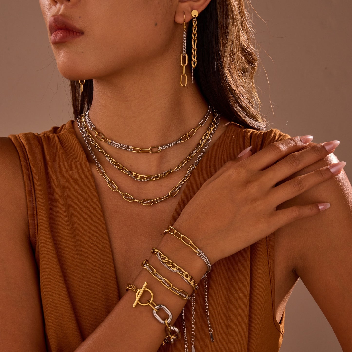 Collar de acero inoxidable con diseño geométrico y cadena chapada en oro y plata para mujer