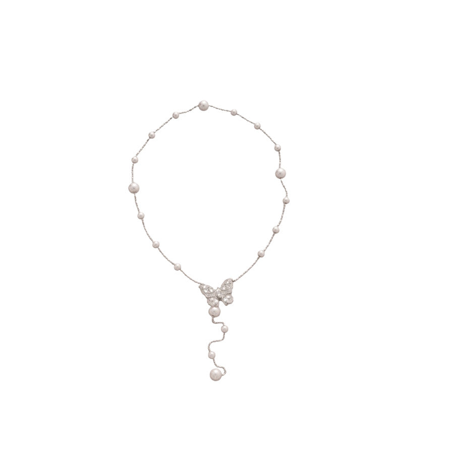 Elegante Collana Pendente a Farfalla Minimalista con Perle Simulate e Intarsi in Zircone per Donne, Catena per Clavicole dall'Estetica Lussuosa e Sofisticata