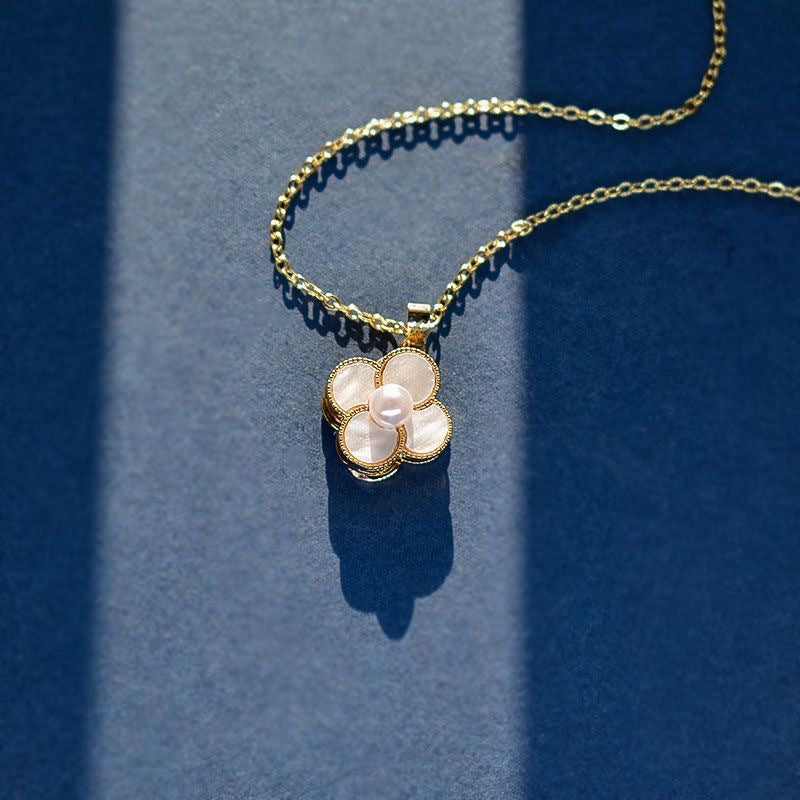 Elegant Rotating Sand Shell Clover Necklace for Women in Titanium Steel with O-Chain Minimalist Luxury Style