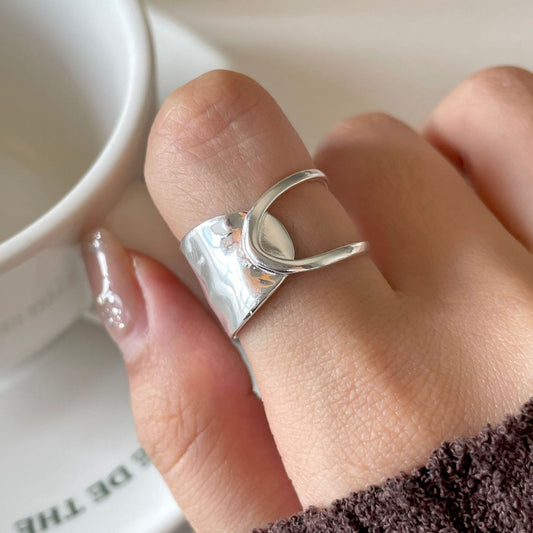 Anillo de Plata de Ley 925 con Número Geométrico para Mujer