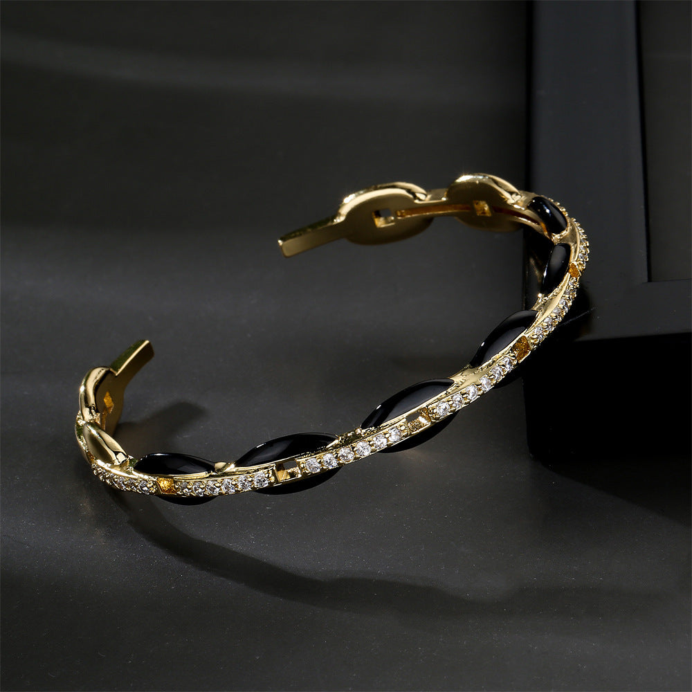 Minimalist Brass Micro-Inlay Drip Oil Pig Nose Bracelet
