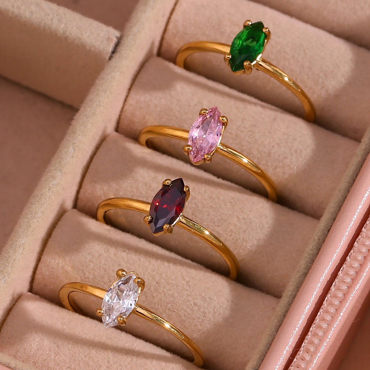 Anillo Abierto Ovalado de Circonita, Minimalista Geométrico, de Acero Inoxidable con Chapado en Oro de 18K para Mujer