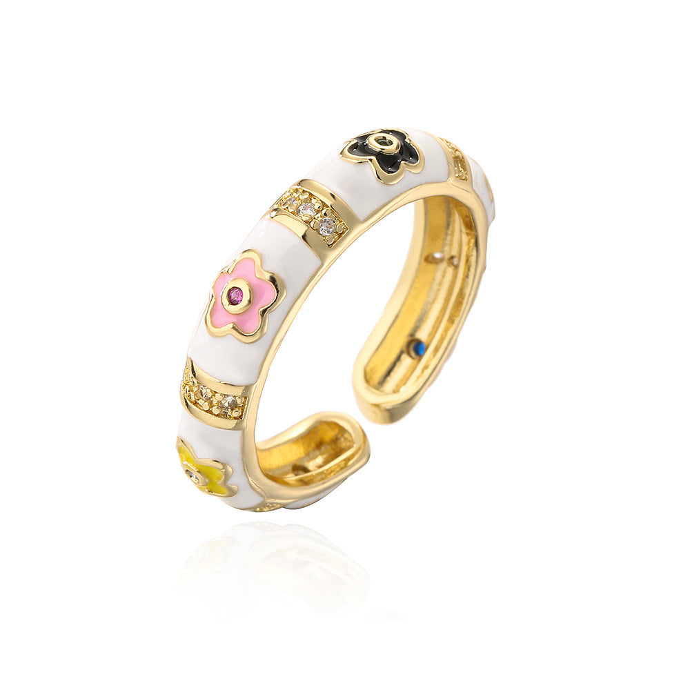 Anillo de flores geométricas irregulares estilo bohemio para mujer, hecho de cobre con chapado en oro de 18 quilates y acabado esmaltado
