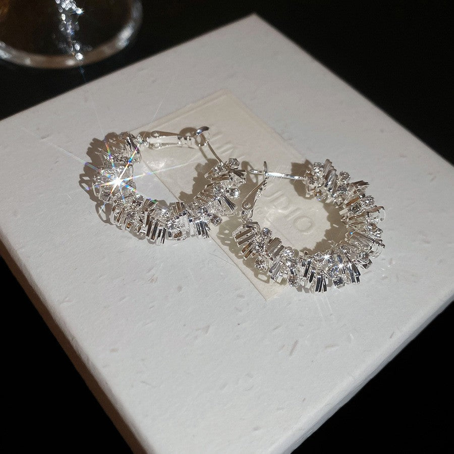 Aretes Geométricos Minimalistas de Cobre con Acabado Chapado para Mujer Pendientes Modernos y Versátiles