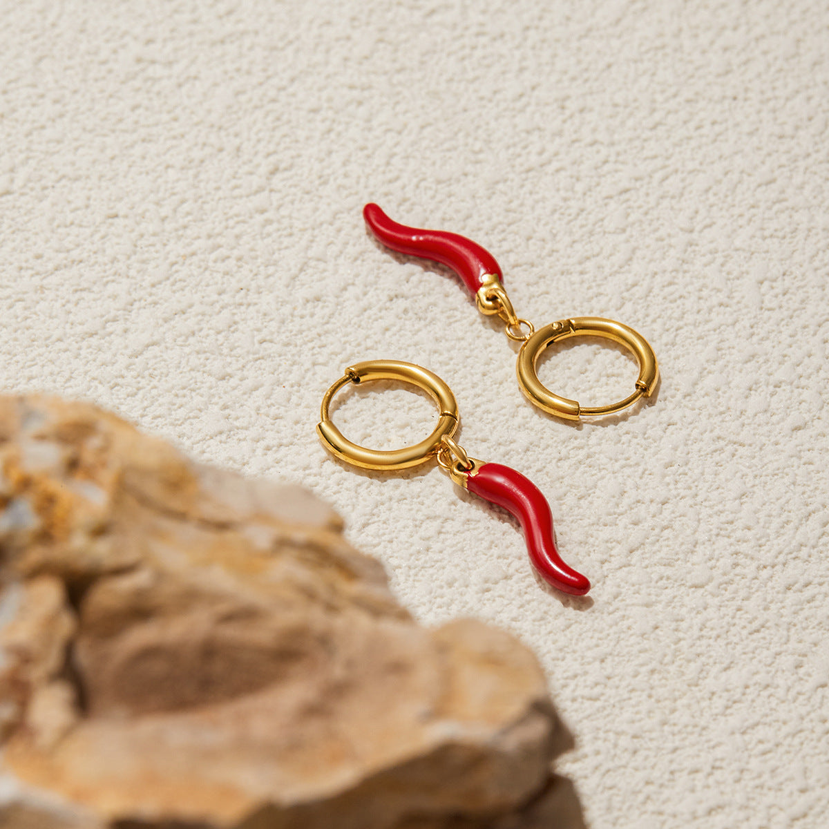 Orecchini Da Donna In Acciaio Inox A Forma Di Peperoncino Con Finitura Smaltata Alla Moda