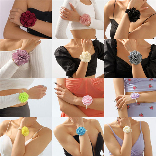 Pulsera floral dulce y atrevida con perlas de imitación y detalles de aleación, elegante diseño de rosa de té y rosa en banda de terciopelo