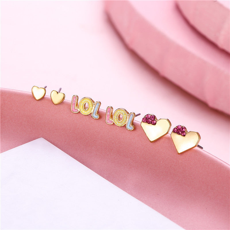 Set de pendientes de aleación con forma de corazón y letras estilo dibujos animados con acabado de esmalte para niños