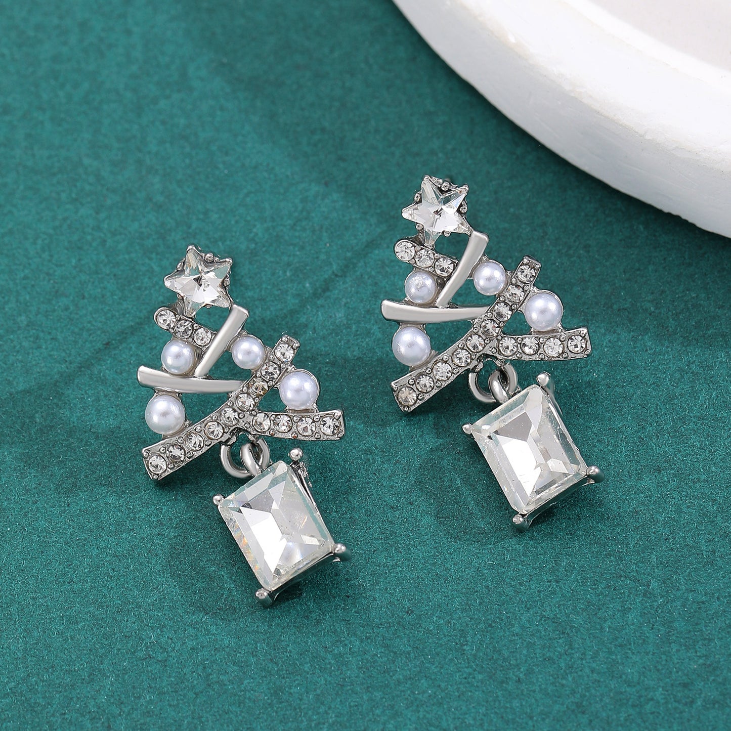 Pendientes de botón minimalistas de árbol de Navidad para mujer con incrustaciones de diamantes de imitación en aleación bañada en oro