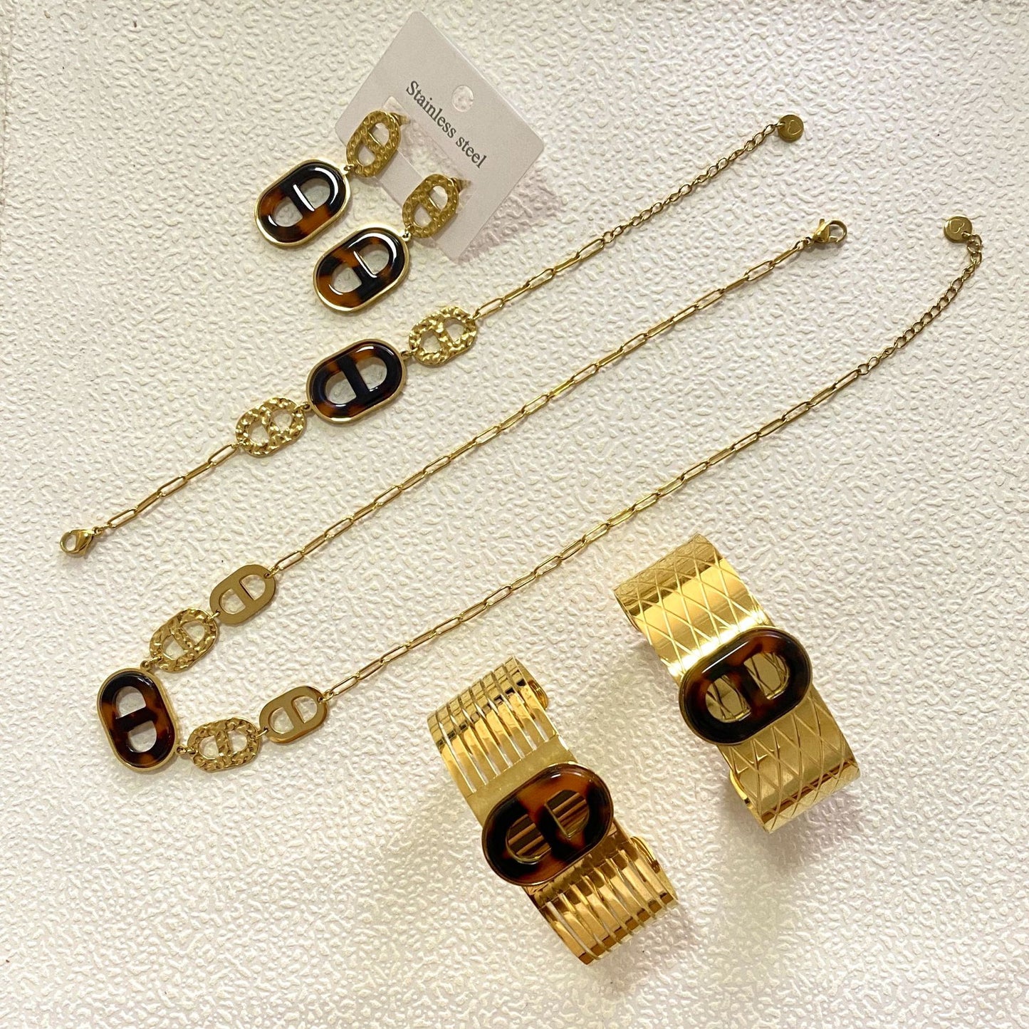 Sweet Gold Plated Stainless Steel Heart Geometric Necklace for Unisex
