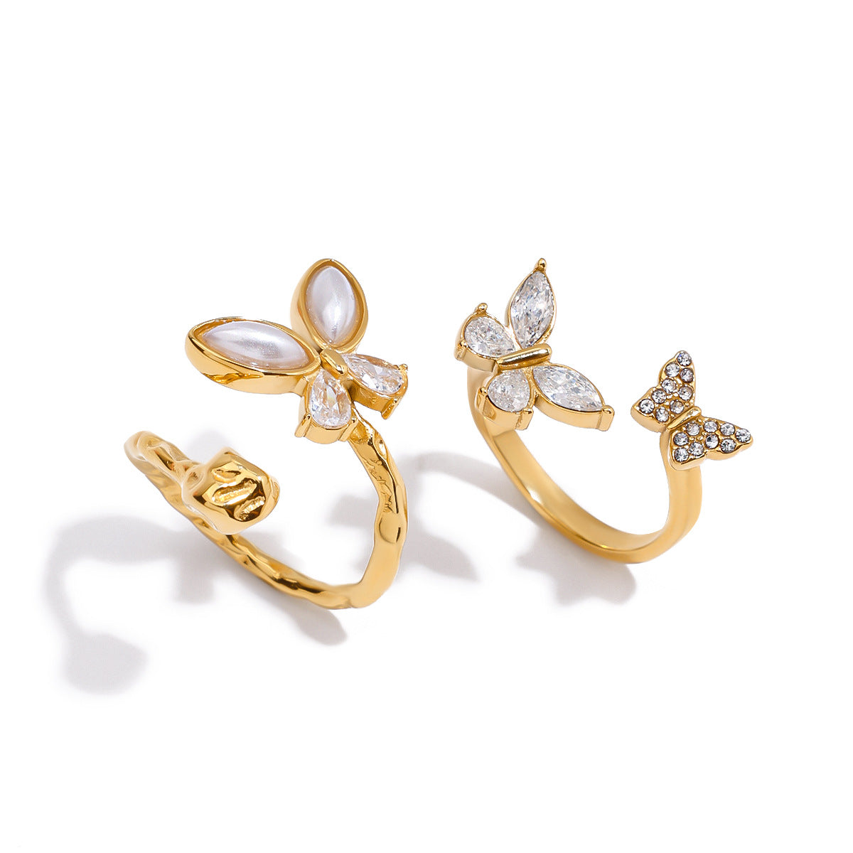 Anello in acciaio inossidabile a forma di farfalla con finitura placcata per donna, accessorio di moda dal design geometrico con tocco lussuoso e minimalista