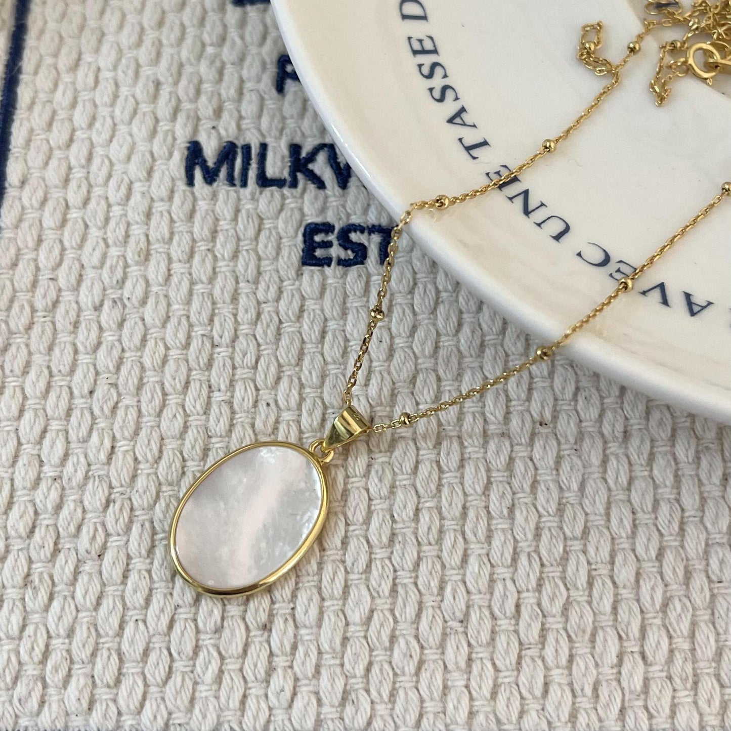 Oval Shell 925 Sterling Silver Necklace