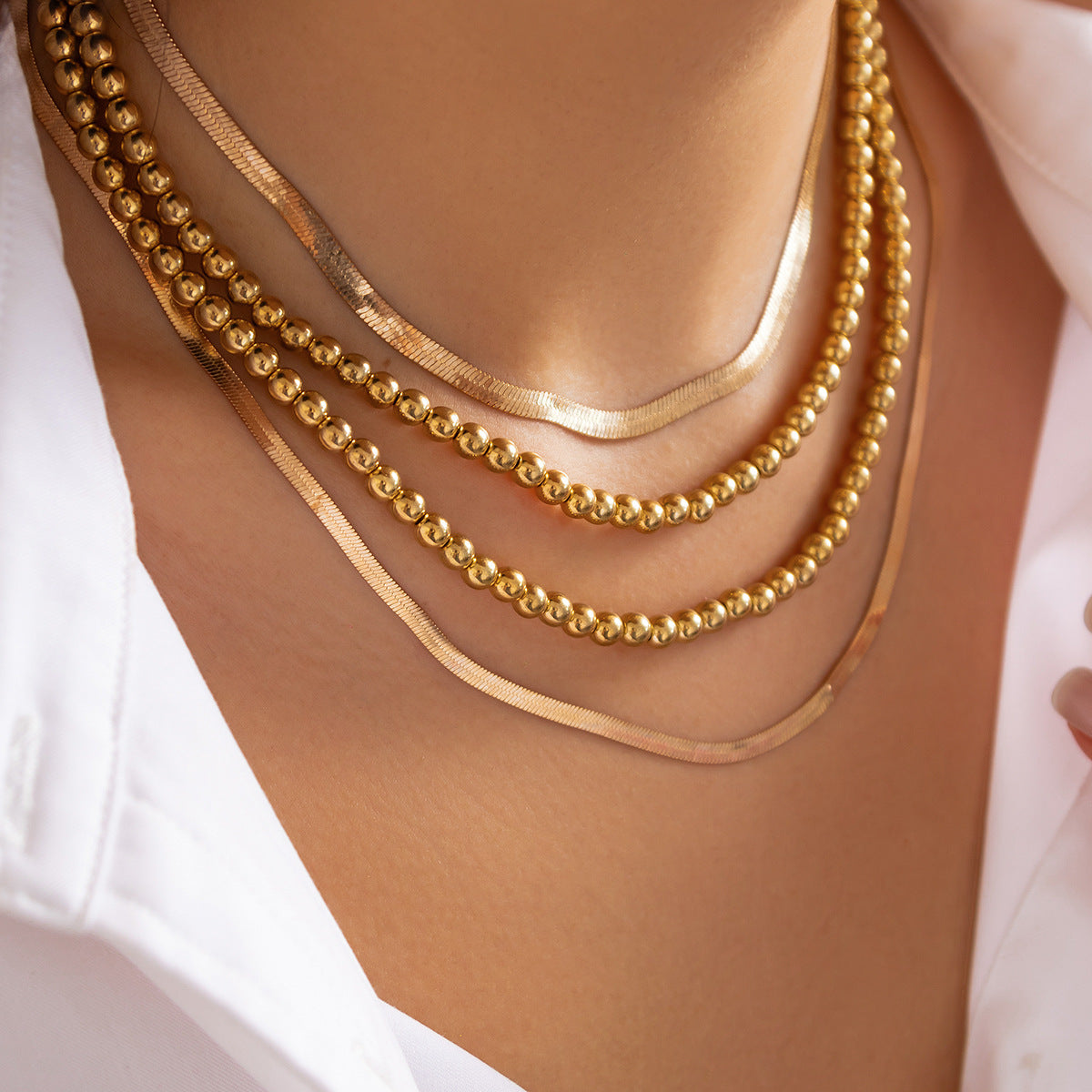 Collana pendente geometrica minimalista da donna con catena a serpente in acciaio al titanio e finitura galvanizzata