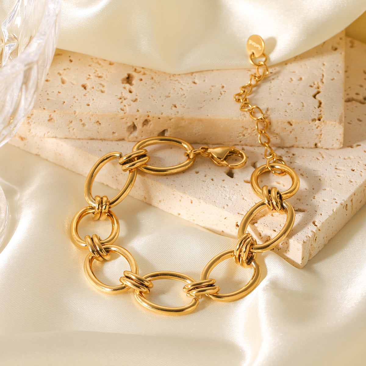 Bracciale a maglie a O geometrico minimalista in acciaio inossidabile placcato oro da donna