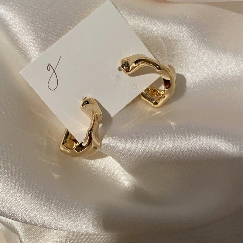 Orecchini a perno geometrici minimalisti in metallo con finitura placcata da donna, gioielli per l'orecchio lussuosi, alla moda e versatili per tutti i giorni